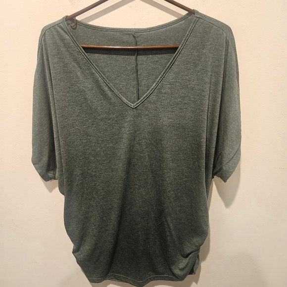 Women's SHEIN Curve Green Short Sleeve V-Neck Dolman Top 3XL - Picture 2 of 9